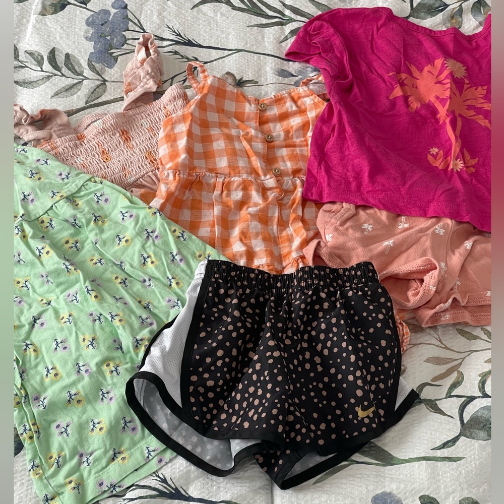 Carters/Nike 3T Kids Clothing Set- 3 Dresses 1 Outfit‎ &1 Short